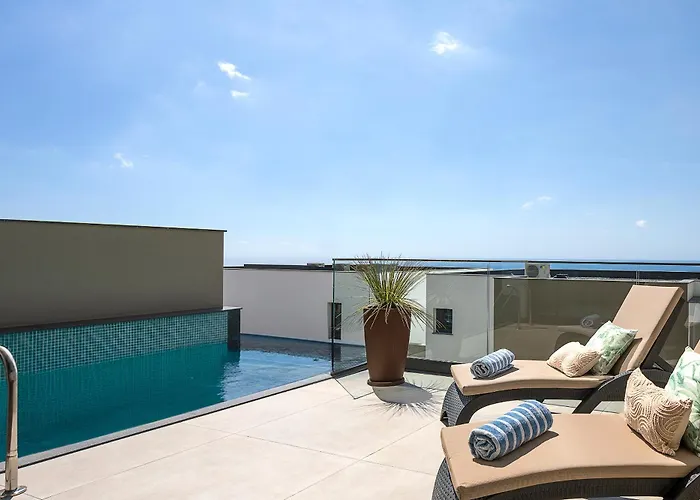 Joy, Moderna E Sofisticada