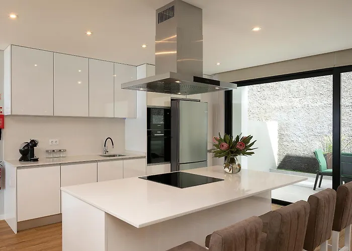 Joy, Moderna E Sofisticada