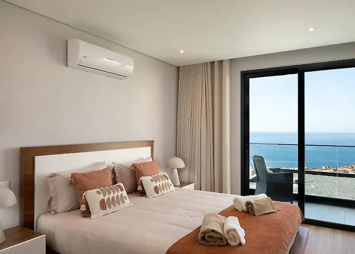 Joy, Moderna E Sofisticada * Φουνκάλ