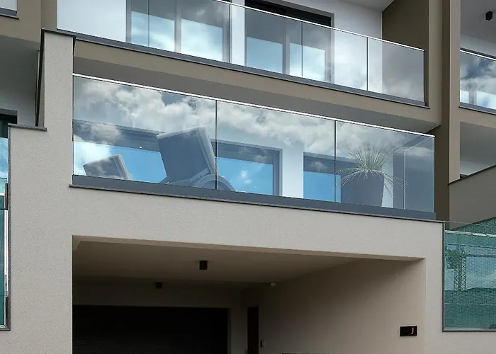 Joy, Moderna E Sofisticada * Φουνκάλ