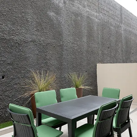 Joy, Moderna E Sofisticada フンシャル
